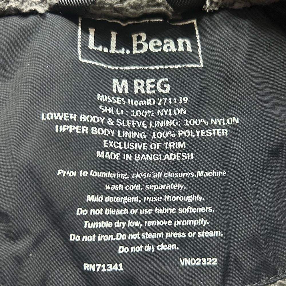 L.L Bean Winter Warmer Coat M Navy Flannel Quilted Hood Water Resistant - Picture 13 of 16